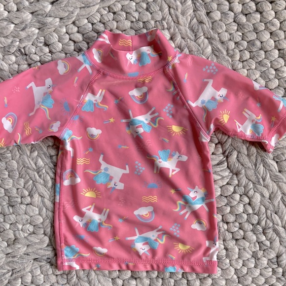 2 pc Skinz UV 50 unicorn rash guard and reversible bucket hat - Picture 3 of 9